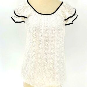 Fig & Blu white lace top with black trim. Small. Lovely dressy top.‎